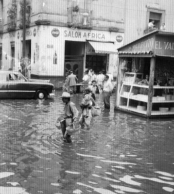 Calle de la Cd. de México inundada