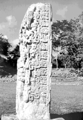 Estela 3, vista lateral