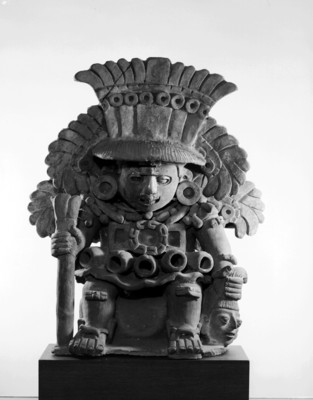 Urna con la representación del dios Xipe Tótec