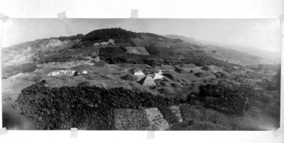Vista aérea de Oeste a Este de zona arqueológica del Tajín, reprografía