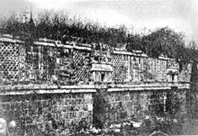 Vista lateral del edificio Sur del Cuadrángulo de las Monjas, antes de su restauración, reprografía