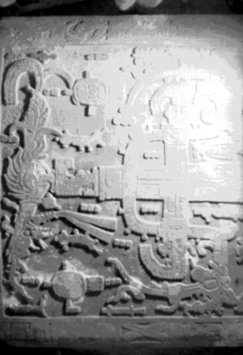 Relieves escultóricos mayas, parte superior en la lápida del sarcófago de Pakal, detalle