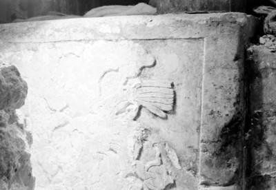 Bajorrelieve de la tumba de Pakal, antes de su restauración