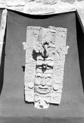 Incensario del Templo de la Cruz, vista frontal