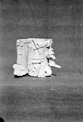 Fragmento de un incensario del Templo de la Cruz, detalle, vista lateral