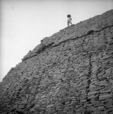 Vista contrapicada de la Pirámide Votiva