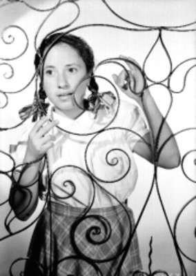 Evita Muños "Chachita", detrás de decorado de hierro