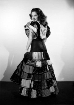 Paquita de Ronda, con vestido largo
