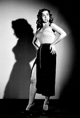 Leticia Palma, con vestido largo