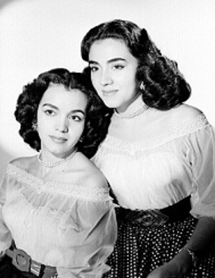 Yolanda y Silvia del dueto Hermanitas de Alba