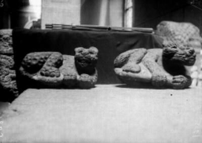 Esculturas de jaguares en exhibición, cultura mexica