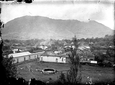 Plaza de un pueblo, panorámica