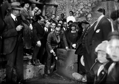 Enrico Caruso y empresarios visitando las instalaciones de El Buen Tono