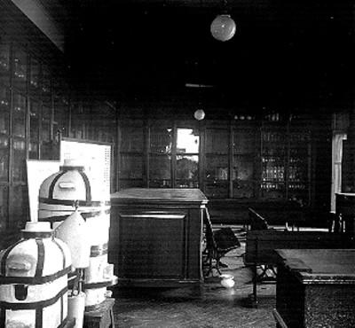 Gabinete de Quimica de la Escuela Preparatoria, interior