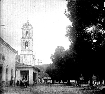 Vida cotidiana en la plaza pública de San Felipe, vista parcial
