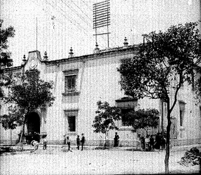 Liceo de Varones en Guadalajara, fachada, vista parcial