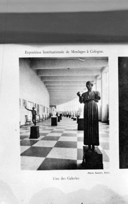 Exposición internacional de escultura, una de las galerias, reprografía bibliográfica