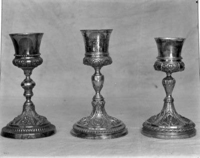 Tres vasos litúrgicos