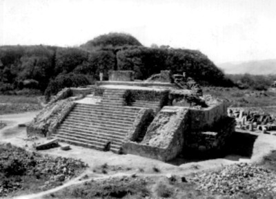 Montículo "J" Escalera y lado w