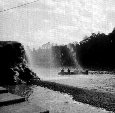 Canoa en el lago de Chapultepec