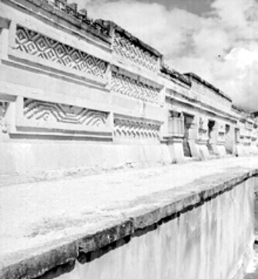 Edificio de las Columnas, vista lateral