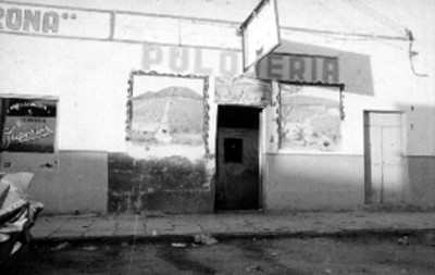 Entrada de una pulquería