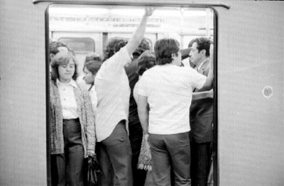 Usuarios del metro en un vagón