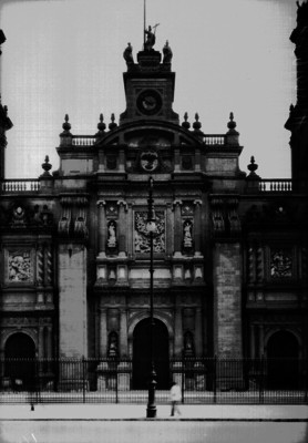 Puerta central de la Catedral de México, vista frontal