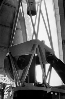 Telescopio óptico donde hace sus investigaciones Luis Enrique Erro