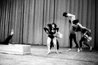 Bailarines de ballet ensayan coreografia