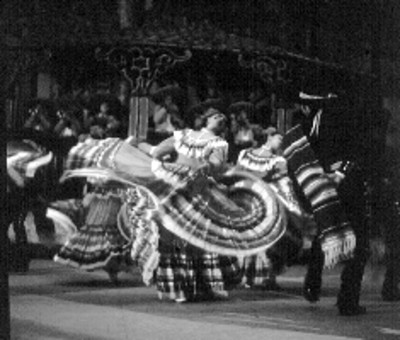 Ballet folclórico interpreta son de jalisco