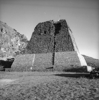 Pirámide Votiva, vista frontal