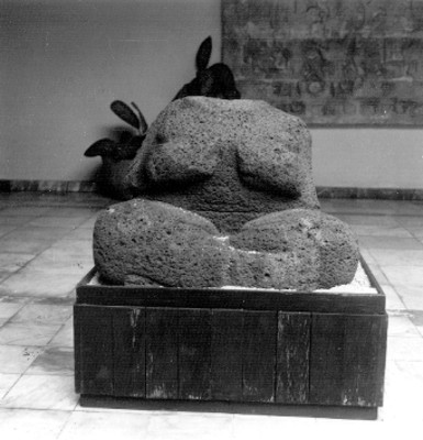 Escultura sedente decapitada