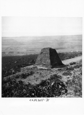 Vista en picada de la pirámide de La Quemada, panorámica