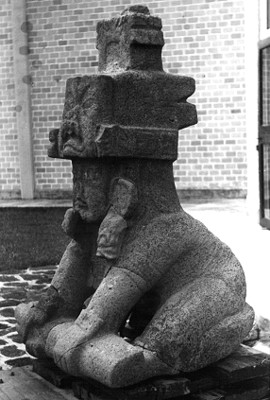 Escultura olmeca del Dios Jaguar, vista lateral