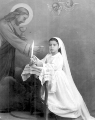 "Yolanda Fernández" en su primera comunión, retrato