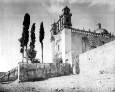 Iglesia, exterior, vista lateral