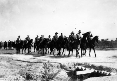 Venustiano Carranza, Alvaro Obregón y acompañantes durante un recorrido a caballo