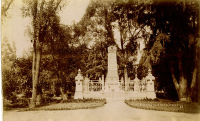 "Monumento de Chapultepec", obelisco a los Niños Héroes