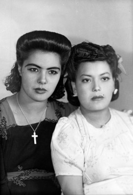 Hermanas abrazadas, retrato