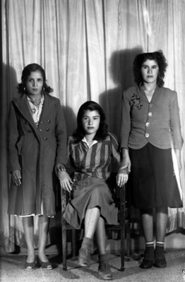 Hermanas de clase madia, retrato
