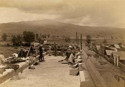 Federales en una azotea durante la defensa de Xochimilco