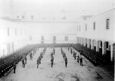 Batallón del ejército de esgrima con bayoneta