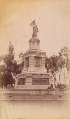 Estatua de Cuauhtémoc en paseo de la Reforma