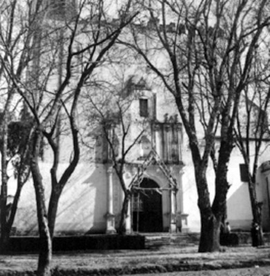 Vista de la fachada del convento de Atotonilco
