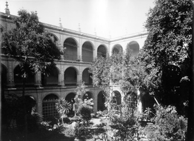 Patio de la escuela nacional preparatoria