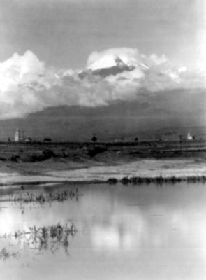 Poblado y volcán Popocatépetl, paisaje
