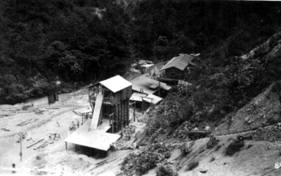 Construcción de inmuebles de madera en el sitio el "Crucero A" en Necaxa, vista parcial
