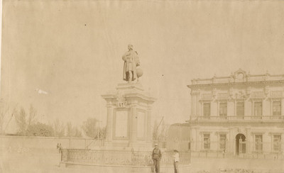 Monumento a Cristóbal Colón en la Plaza Buenavista