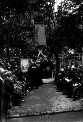 Miembros de la Asociación del Colegio Militar realizan homenaje a los Niños Héroes, en Chapultepec